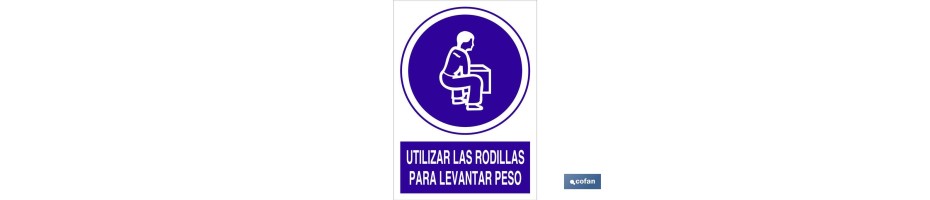 Utilizar las rodillas para levantar peso