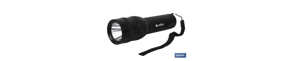 Linterna Aluminio LED 3 Funciones 3.7 x 15cm