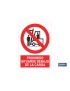 Prohibido situarse debajo de la carga