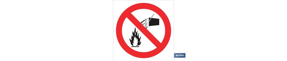 Prohibido apagar fuego con agua